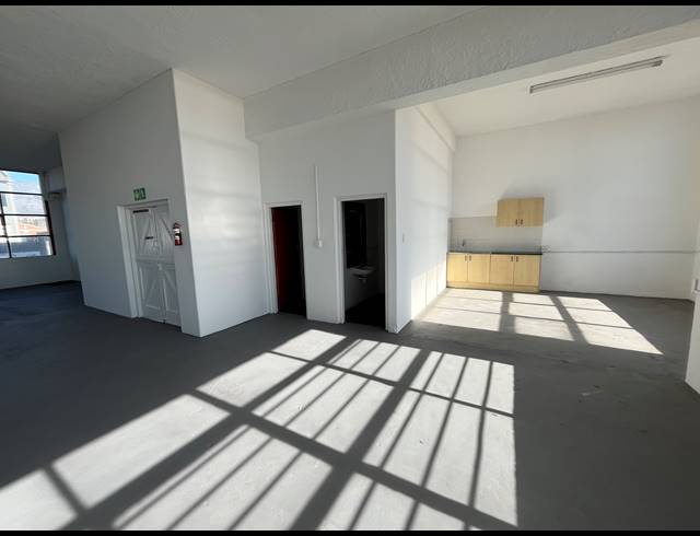 525M² WAREHOUSE TO LET IN PAARDEN EILAND